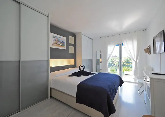 Bcn | Duplex Penthouse & Pool * 圣安德烈斯-德利亚瓦内拉斯